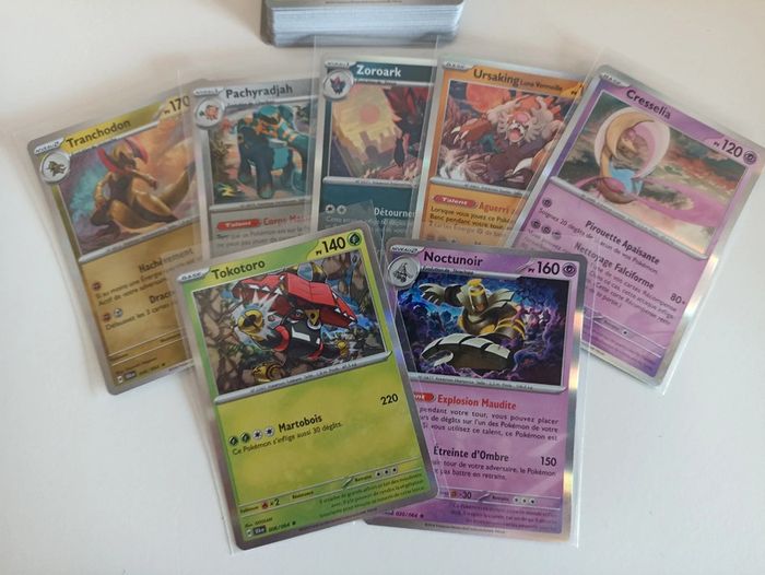 Lot 55 cartes Pokémon EV6.5 - photo numéro 2