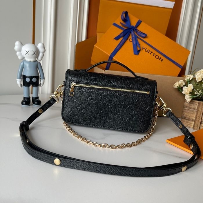 Louis Vuitton Tout neuf, jamais utilisé.
taille:39 x 30 x 15 cmM12429 - photo numéro 6