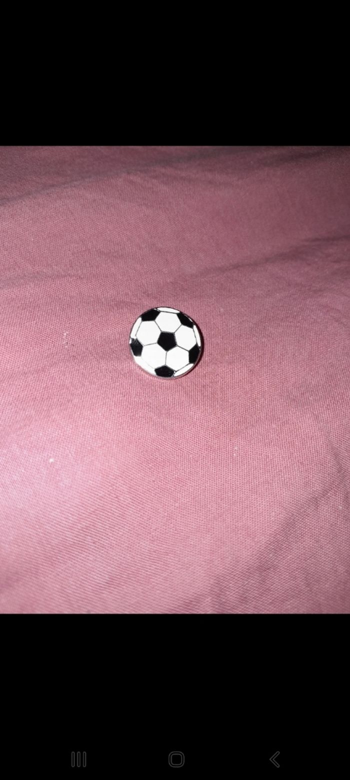 Pins ballon de football