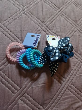 Lot accessoires cheveux avec pinceau et élastiques