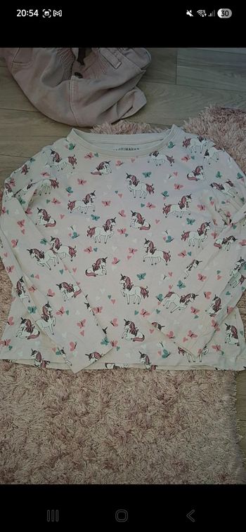 Manche longue licorne et papillons 