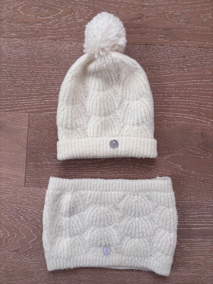 Ensemble Okaïdi fille snood et bonnet pompon taille 51 écru tbe