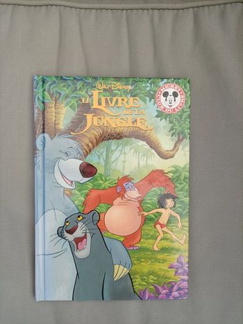 Joli livre " le Livre de la Jungle" Disney