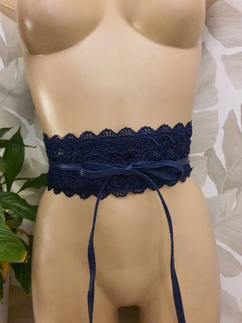 Ceinture dentelle bleu marine