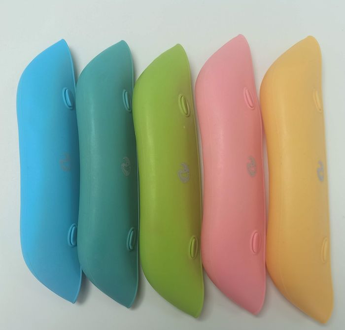 5 bavoirs silicone 100% souple avec fermoir - photo numéro 3