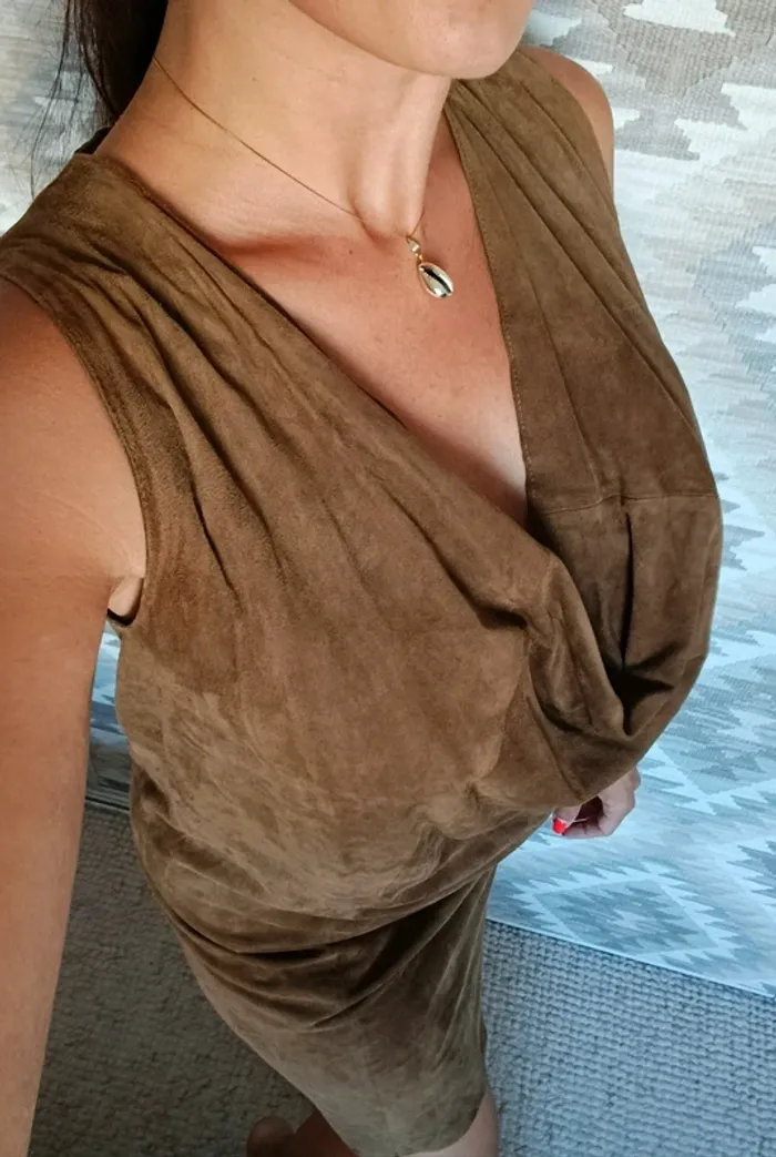 Robe en daim 100% velours de chèvre Kookaï T1 marron