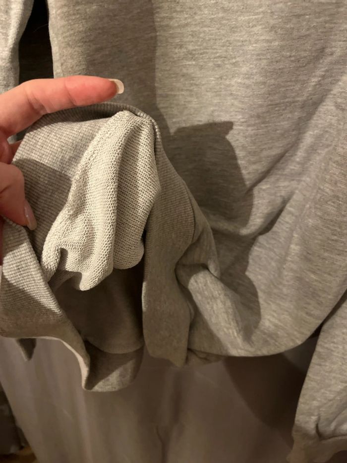 Sweat-shirt gris avec inscription - photo numéro 5