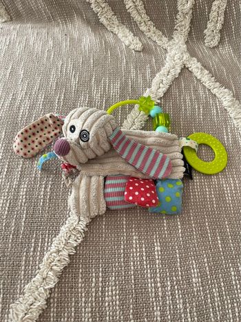 Peluche doudou d’éveil plat 17cm les deglingos chien beige et rouge à pois très bon état