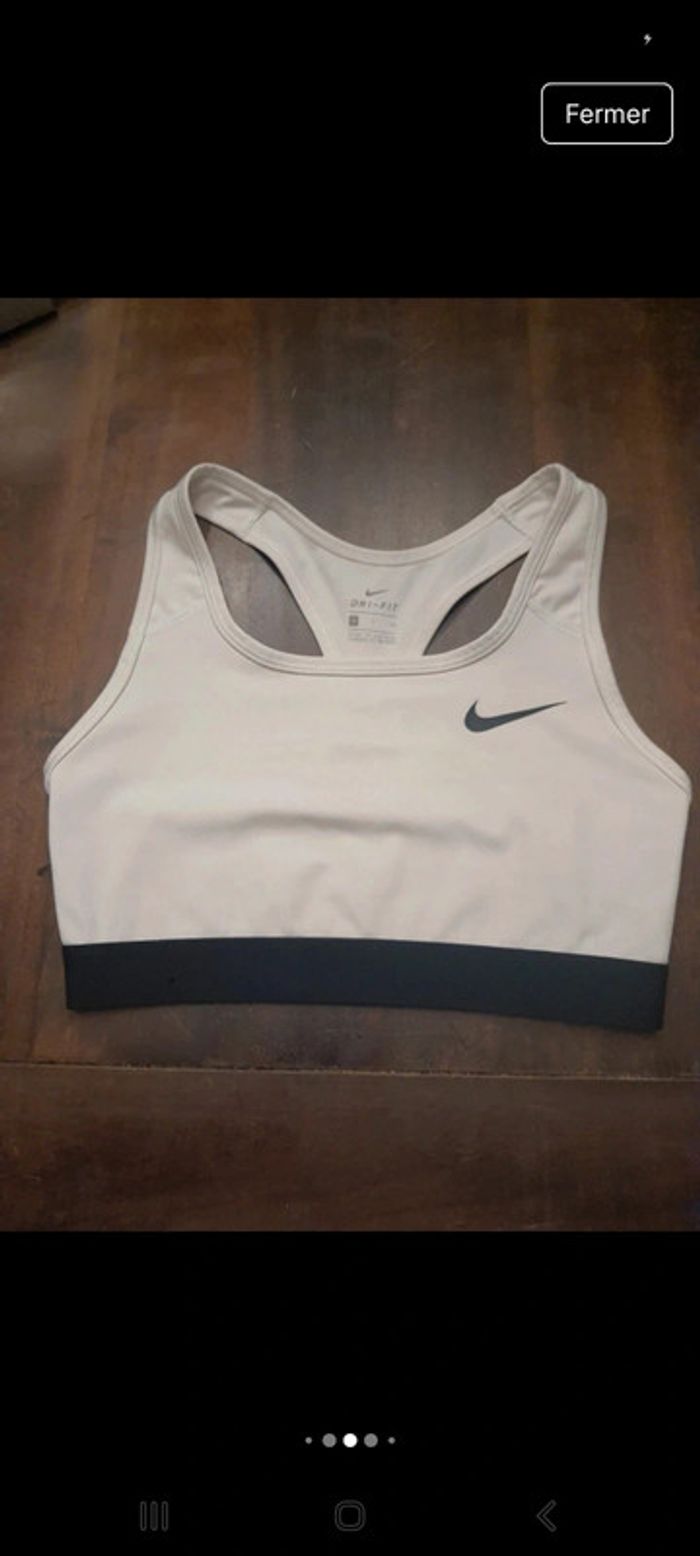 Jolie Brassière de sport blanche Nike taille S - photo numéro 9