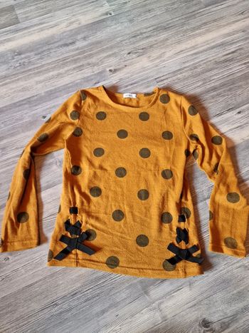 Pull jaune à pois noir