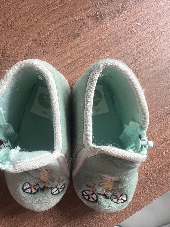 Chausson bébé pointure 18 - photo numéro 2