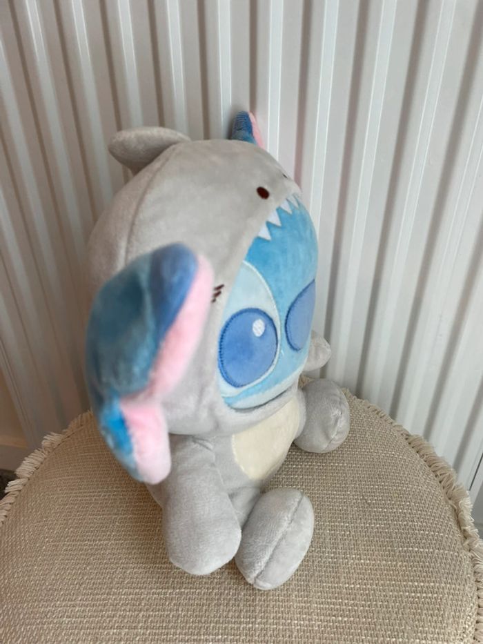 Peluche Disney Stitch requin 🦈 - photo numéro 5