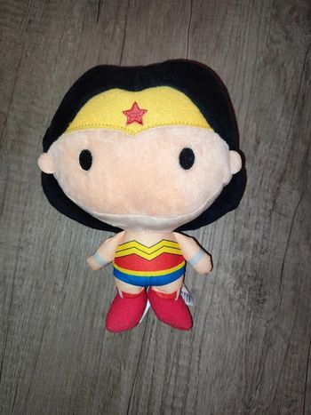 Peluche Wonder women