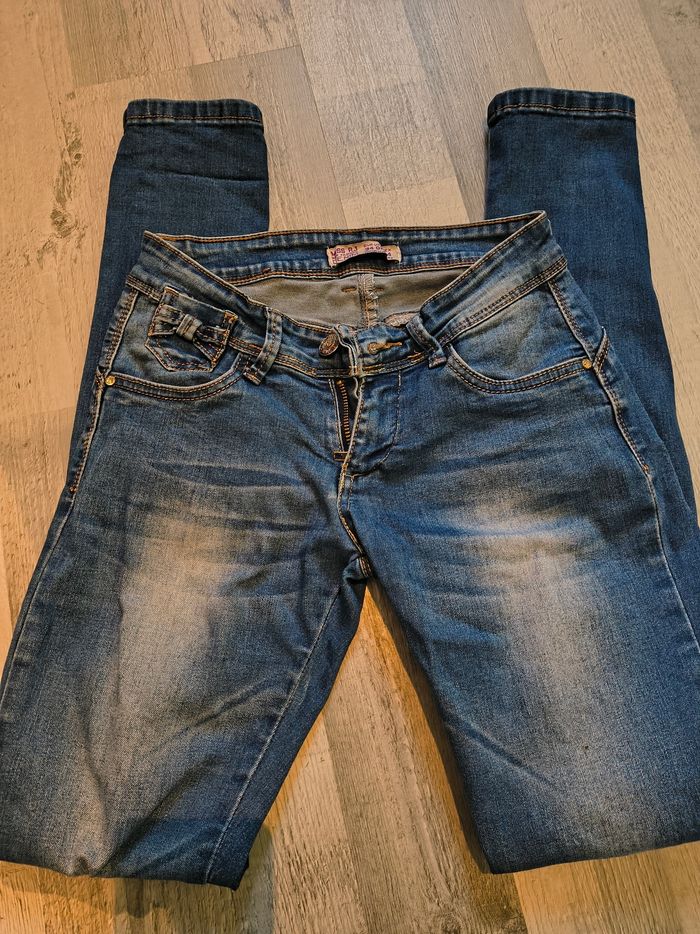 Jean taille basse , push up - photo numéro 2