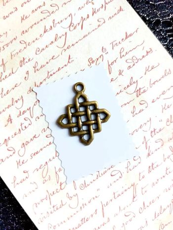 magnifique pendentif nœud celtique