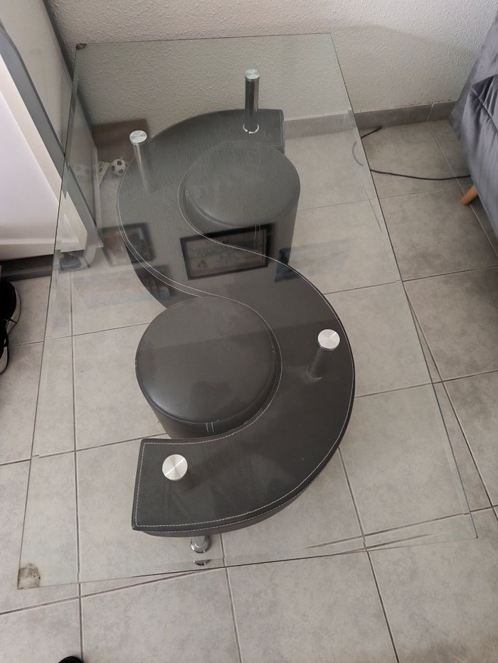 Table basse et poufs