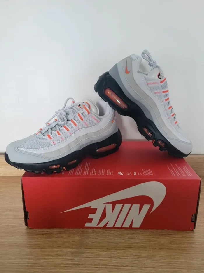 Nike Air Max 95 T37,5 100% Authentique - photo numéro 2