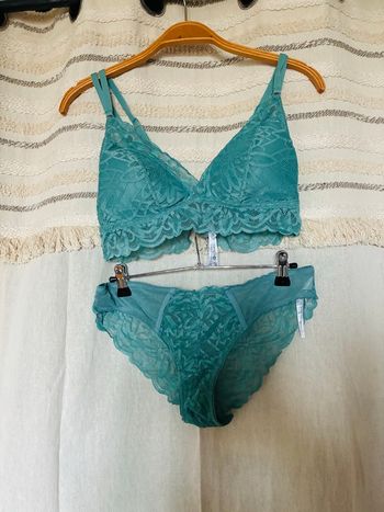 Ensemble sous vêtements en dentelle.