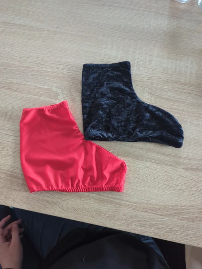 Paire de protège patins pour tenue rouge et noire
