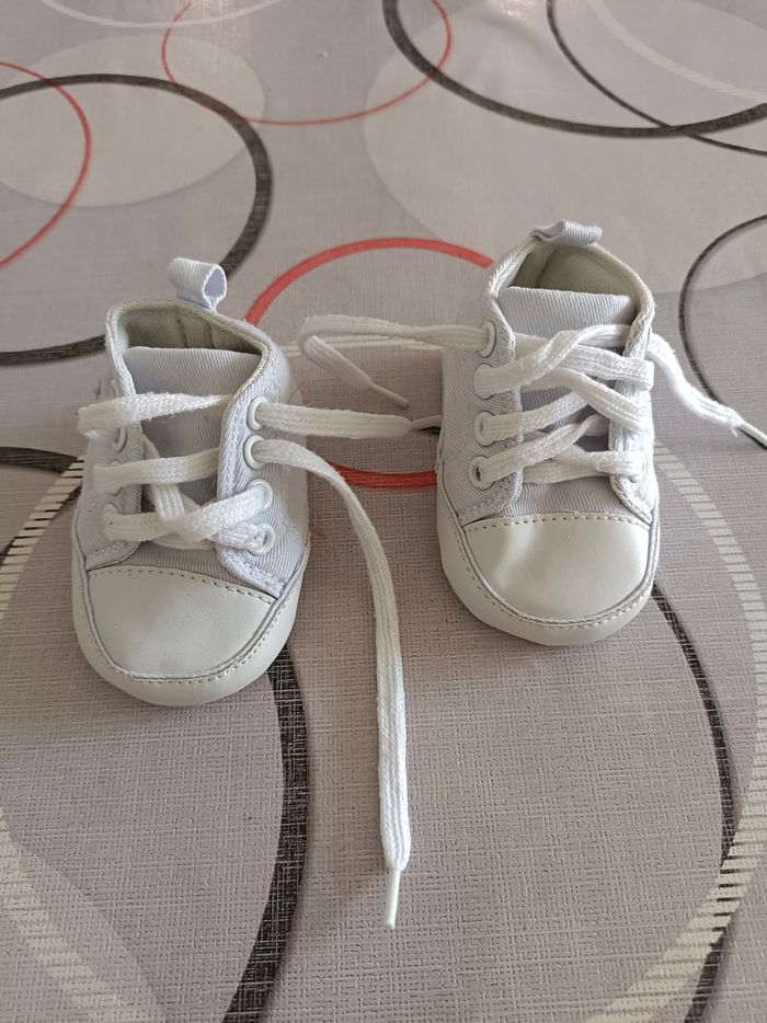 Chaussures bébé 3/6 mois - photo numéro 2