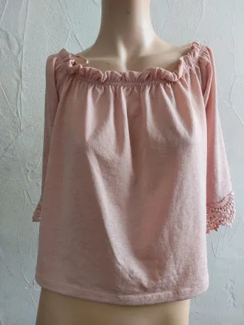Jolie blouse rose à manches dentelle Taille S