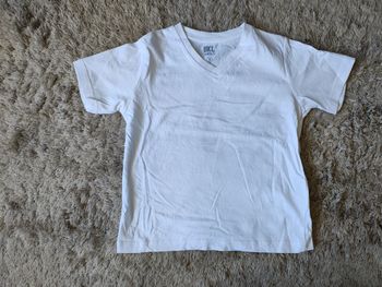 Tee-shirt courtes manches ou maillot de corps taille 5 ans