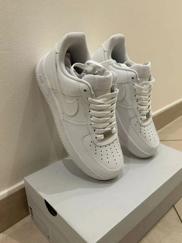 Nike Air Force 1
36.5 - photo numéro 2