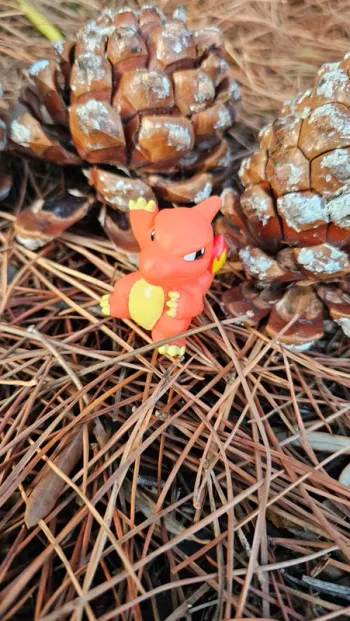 Super figurine Pokemon Nintendo finger puppet reptincel