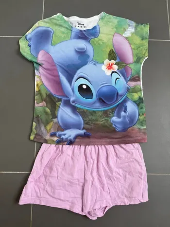 Pyjashort stitch 6-7 ans en très bon état