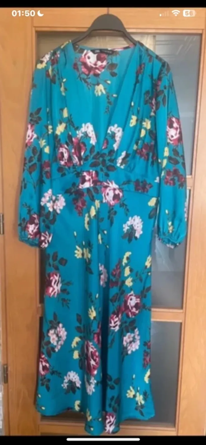 Robe élégante Zara taille L 40 toute satiné floral - photo numéro 2