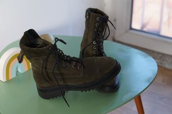 Bottines en daim kaki TEXTO