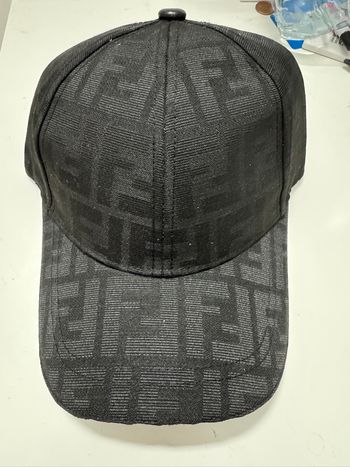 Casquette fendi