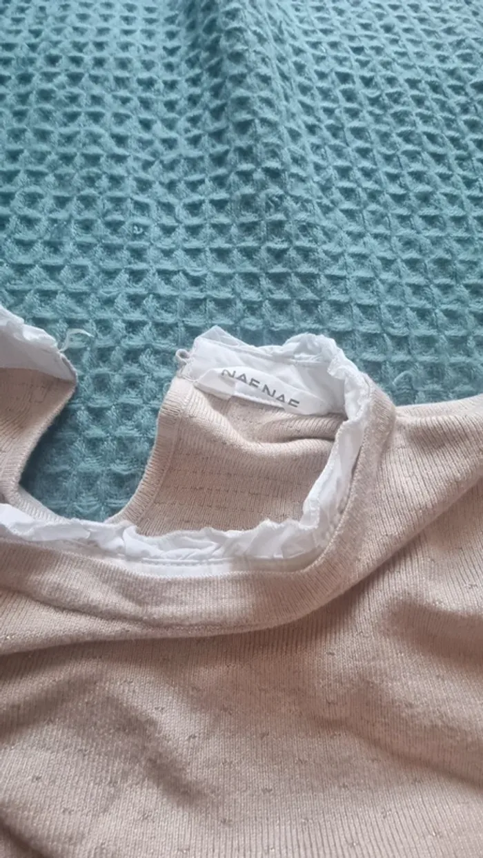 Pull Beige et petits points dorés et col broderie - photo numéro 2