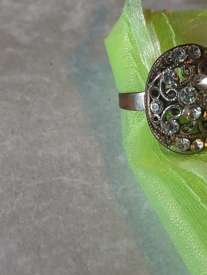 Bague ajustable avec strass fleur - photo numéro 3