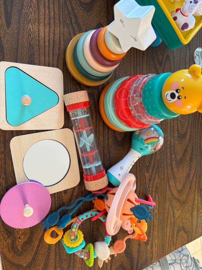 Lot de jouets d’éveil