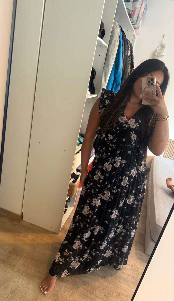 Robe longue noires à fleurs
