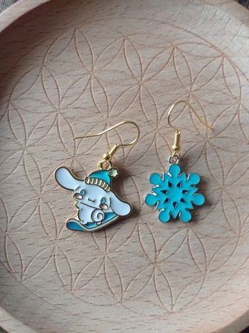 Boucles d'oreilles lapin sur sa luge et flocon de neige
