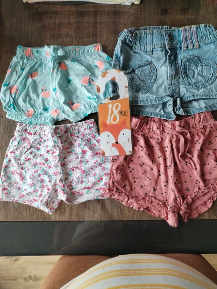 Lot de quatre short 18mois