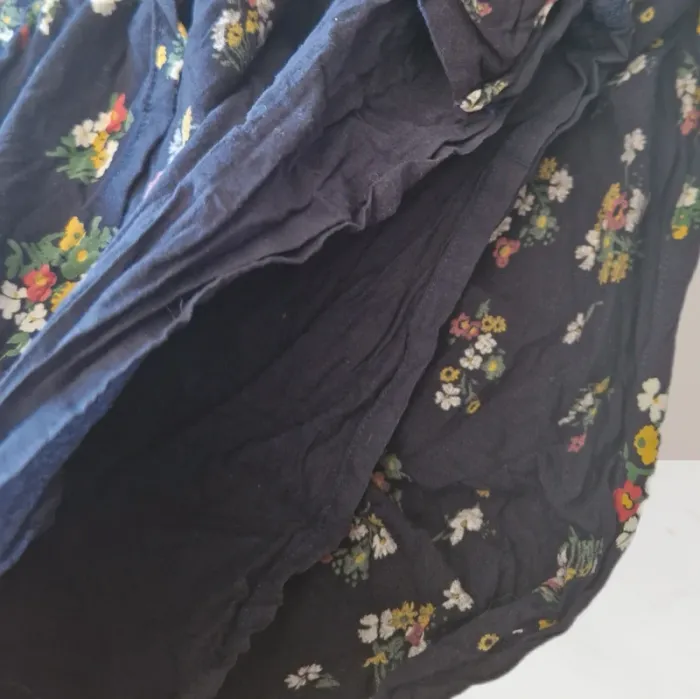 Magnifique short floral bleu marine - FPC - Taille 12 ans - photo numéro 3