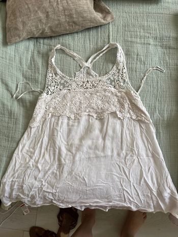 Débardeur broderie en dentelle
