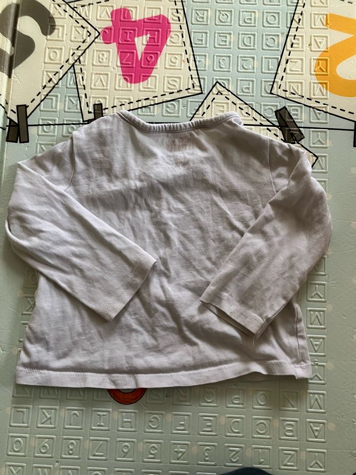 Vend t-shirt Disney Baby taille 9 mois - photo numéro 2