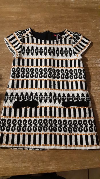 Robe broderie noir blanc graphique élégante orchestra fille 4 ans