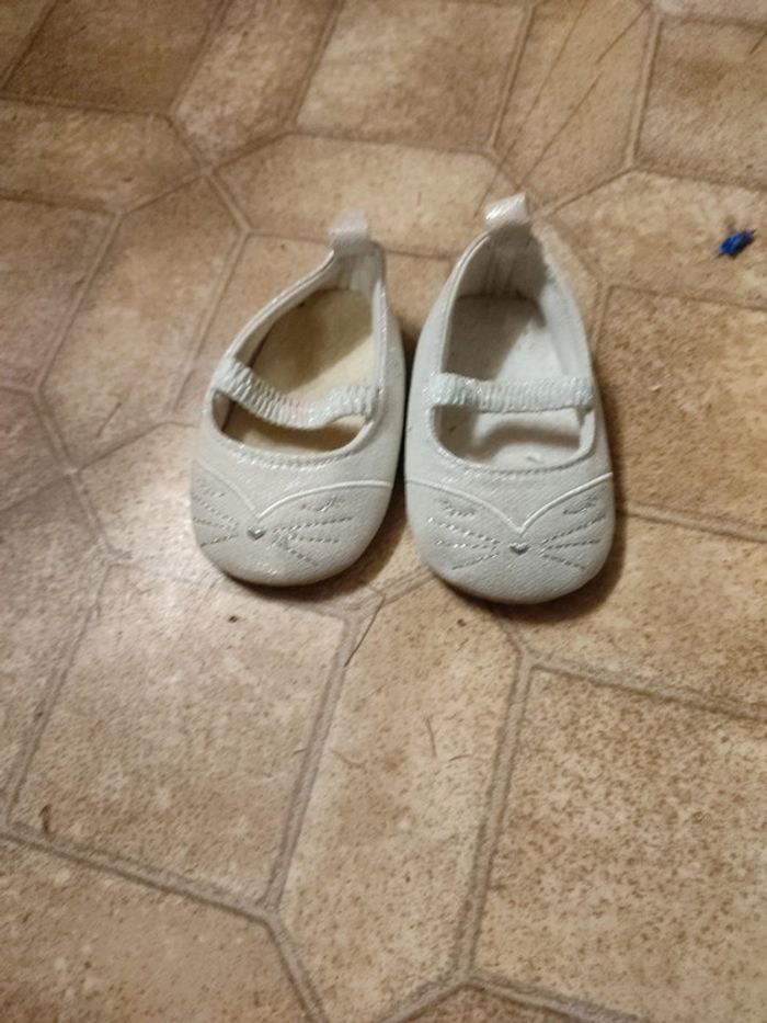 Petites sandales 3/6 mois