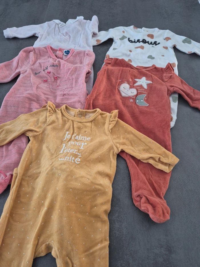5 pyjamas velours 3mois