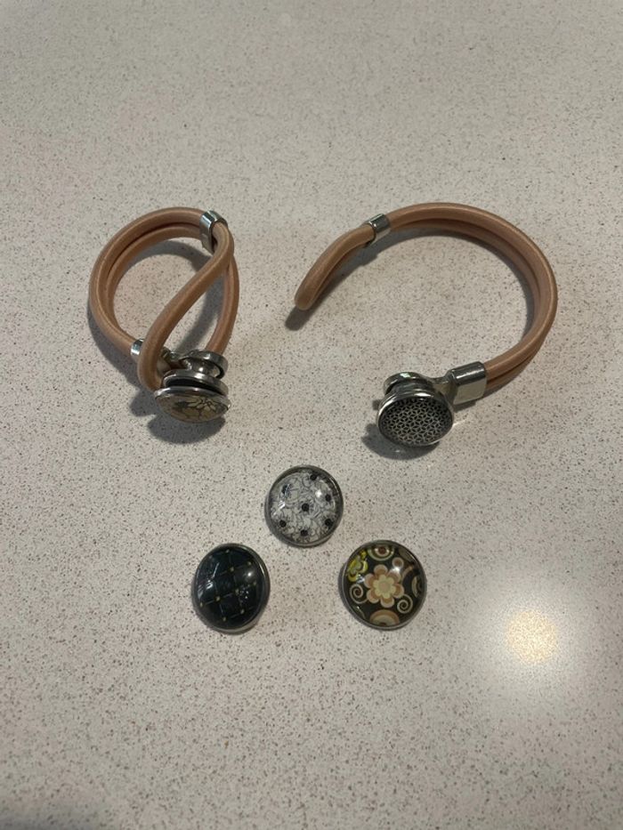 Bracelets avec boutons