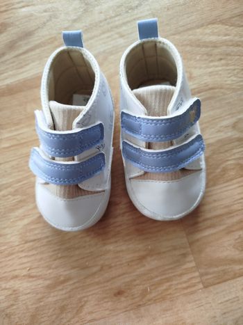 Chaussures bébé taille 6/9 mois 