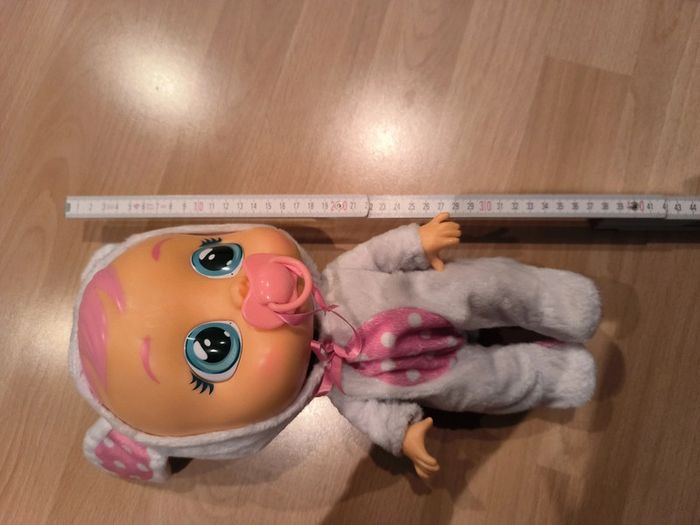 Bébé avec sa tutute et pyjama blanc - gris - photo numéro 6