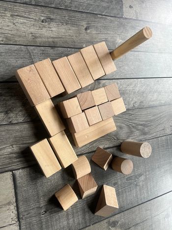 Lot de jeux construction en bois .