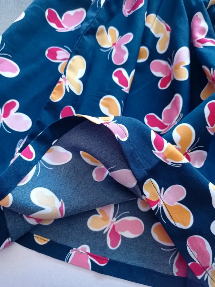 Jupe bleu marine avec motifs fleurs - photo numéro 3