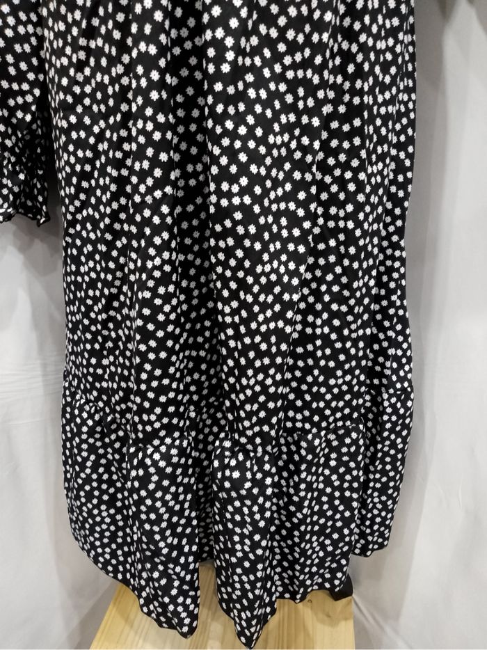 Robe maxi noire et blanche grande taille 48 col V, manches longues, élégante - photo numéro 5